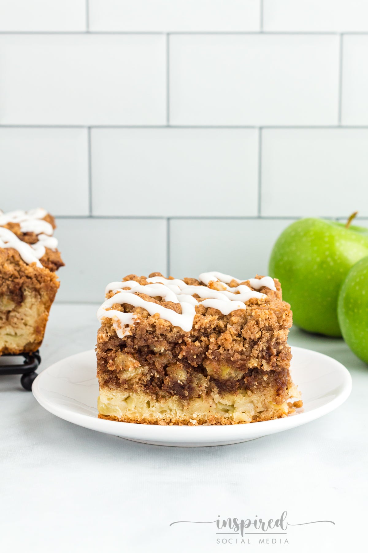 Apple Cinnamon Crumb Cake