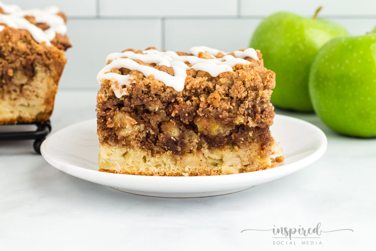 Apple Cinnamon Crumb Cake