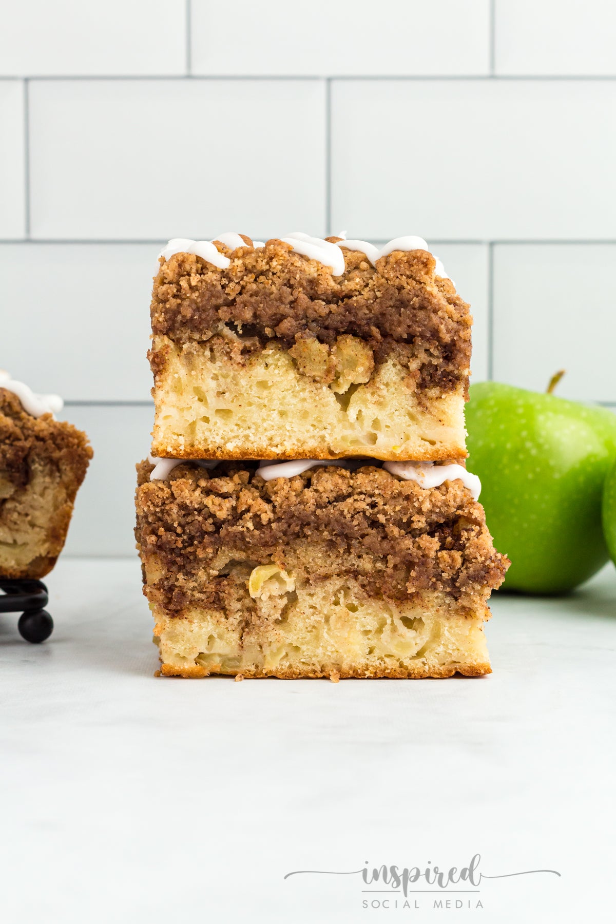 Apple Cinnamon Crumb Cake