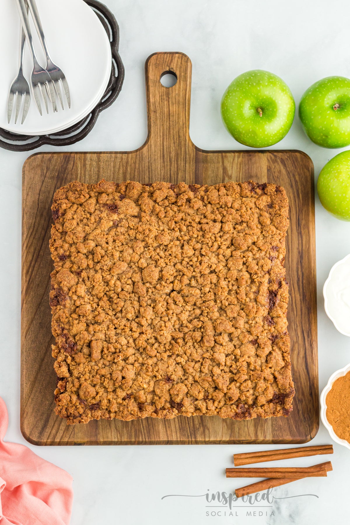 Apple Cinnamon Crumb Cake