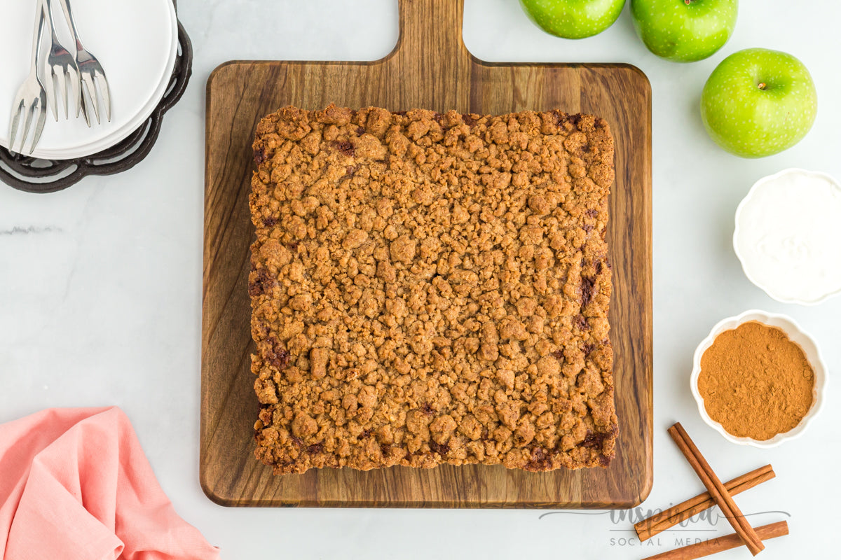 Apple Cinnamon Crumb Cake