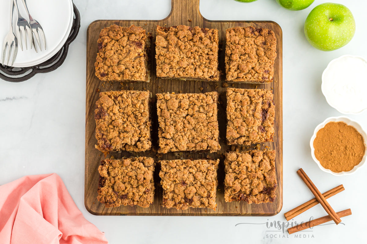 Apple Cinnamon Crumb Cake