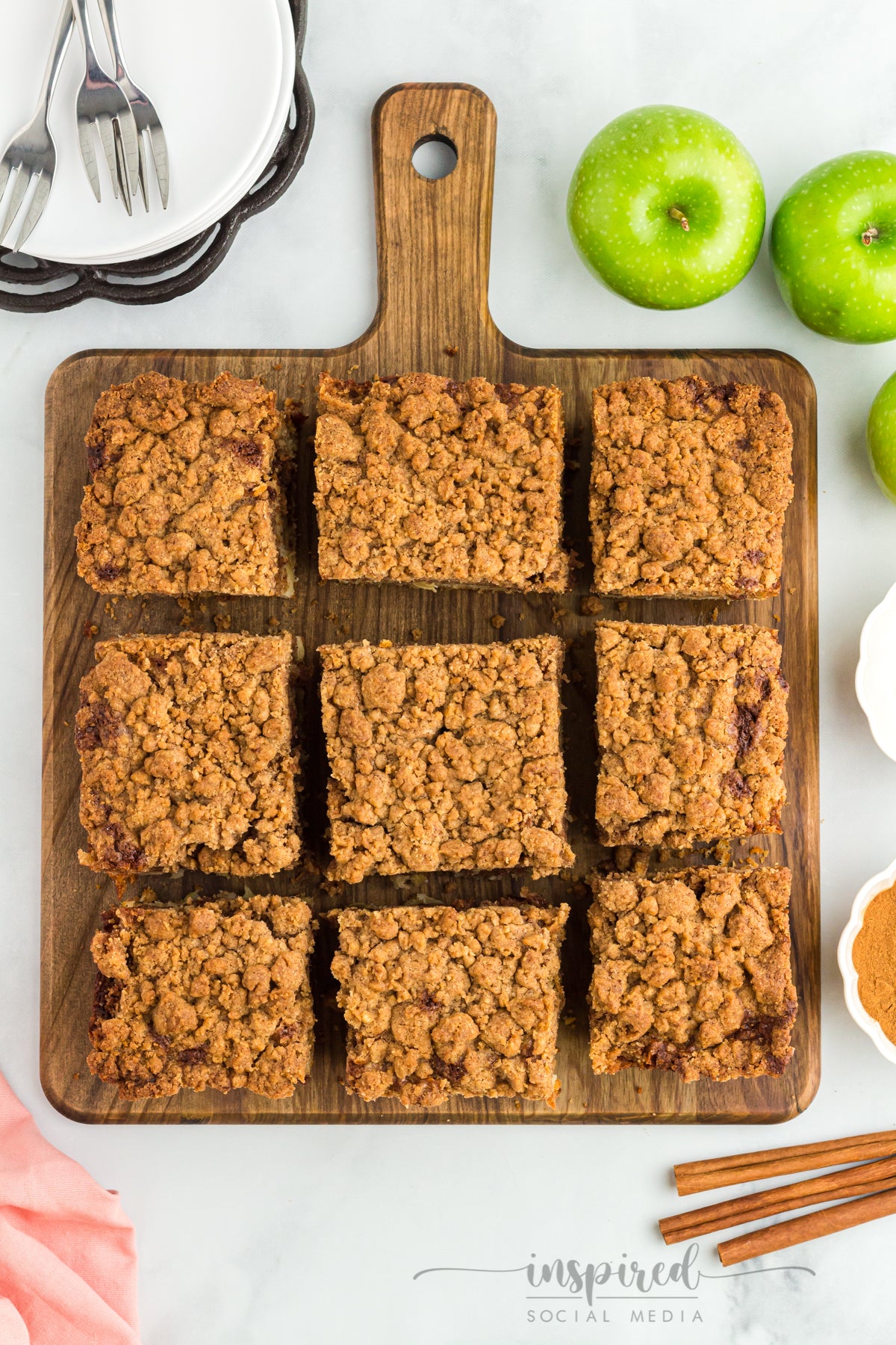 Apple Cinnamon Crumb Cake