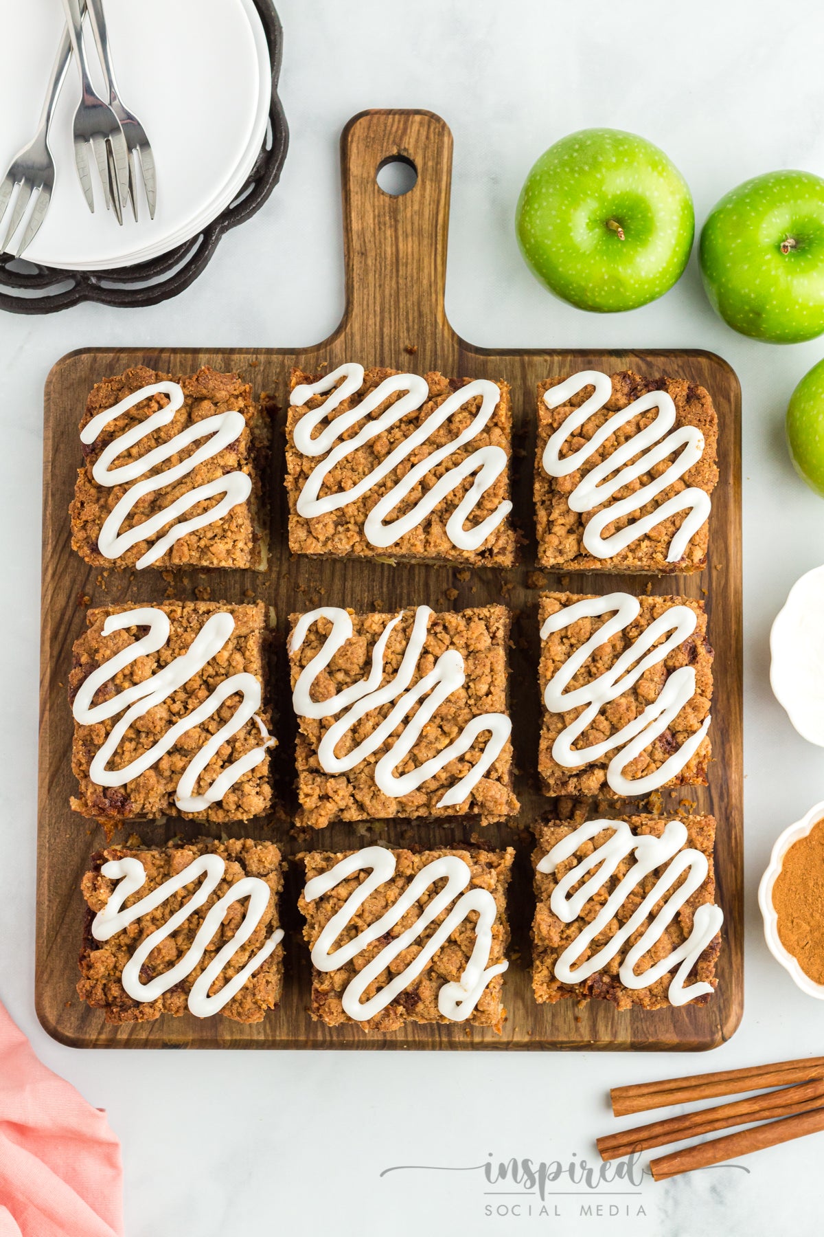 Apple Cinnamon Crumb Cake