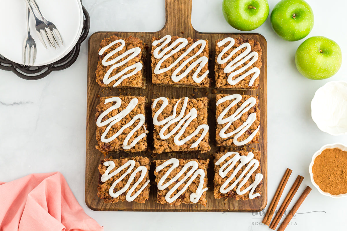 Apple Cinnamon Crumb Cake