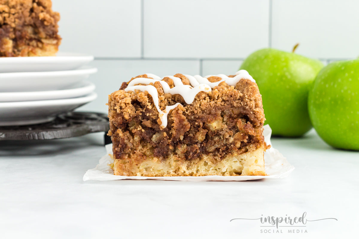 Apple Cinnamon Crumb Cake